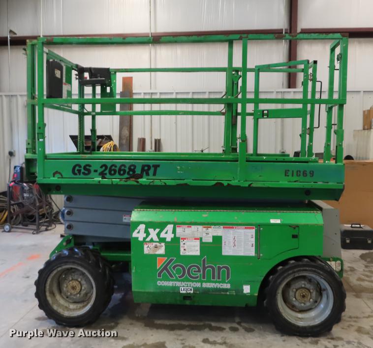 image for item DN9159 2010 Genie GS-2668RT scissor lift