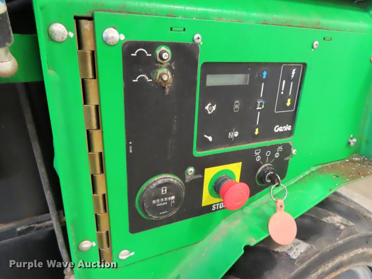 image for item DN9159 2010 Genie GS-2668RT scissor lift