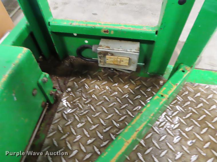 image for item DN9159 2010 Genie GS-2668RT scissor lift