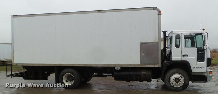 image for item DX9707 1993 Volvo FE box truck