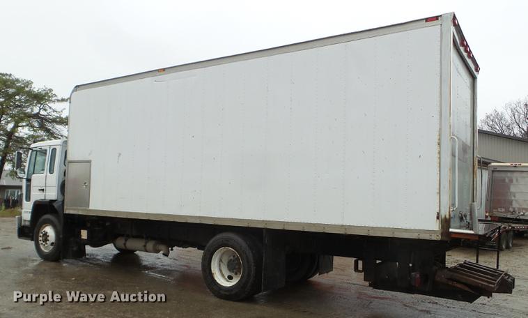 image for item DX9707 1993 Volvo FE box truck