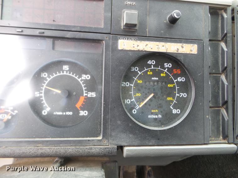 image for item DX9707 1993 Volvo FE box truck