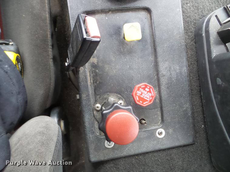 image for item DX9707 1993 Volvo FE box truck