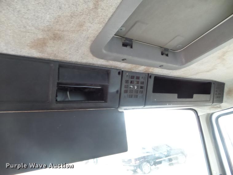 image for item DX9707 1993 Volvo FE box truck