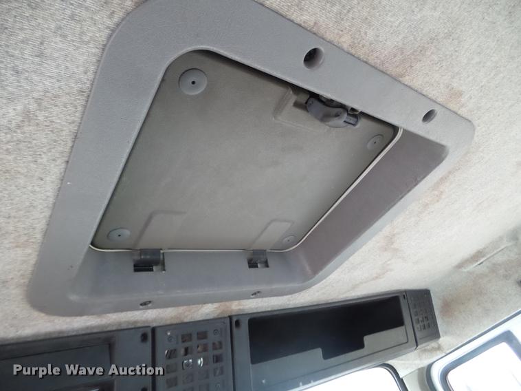 image for item DX9707 1993 Volvo FE box truck