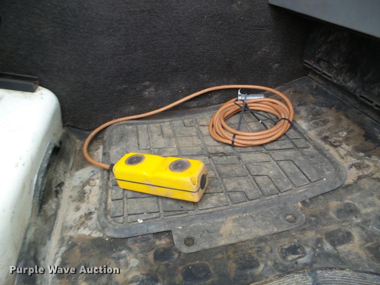 image for item DX9707 1993 Volvo FE box truck