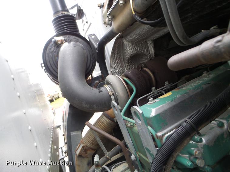 image for item DX9707 1993 Volvo FE box truck