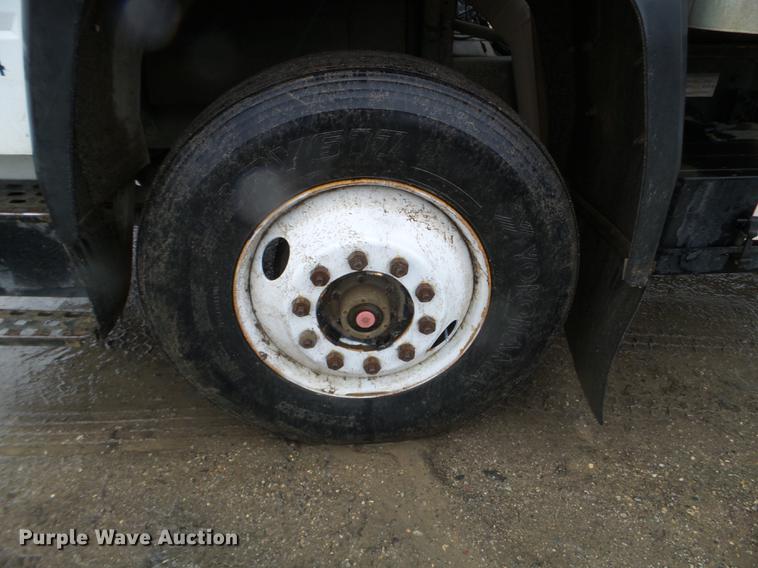 image for item DX9707 1993 Volvo FE box truck