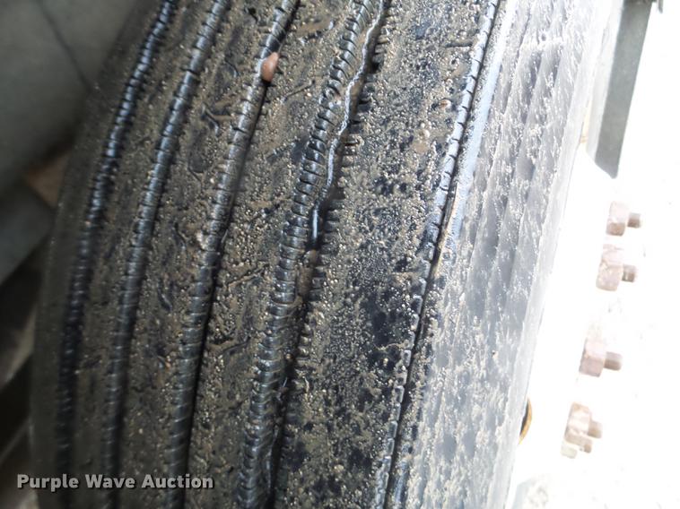 image for item DX9707 1993 Volvo FE box truck