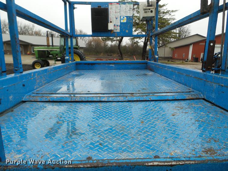 image for item DX9708 2000 Genie GS-3268 scissor lift