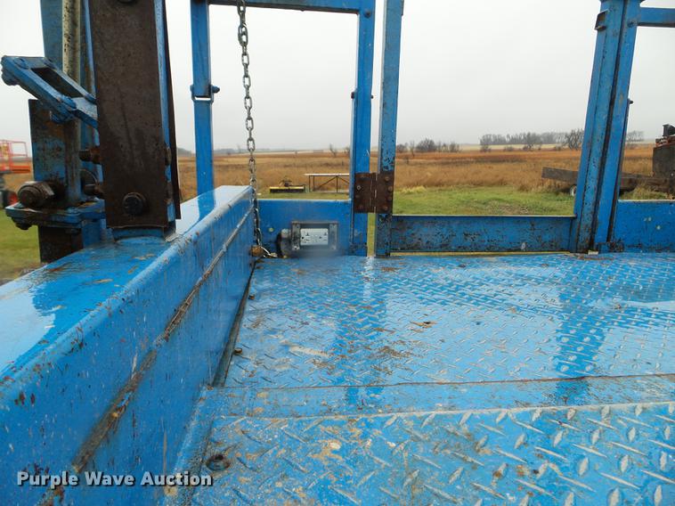 image for item DX9708 2000 Genie GS-3268 scissor lift