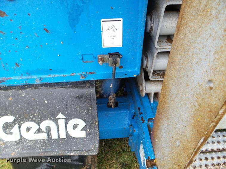image for item DX9708 2000 Genie GS-3268 scissor lift