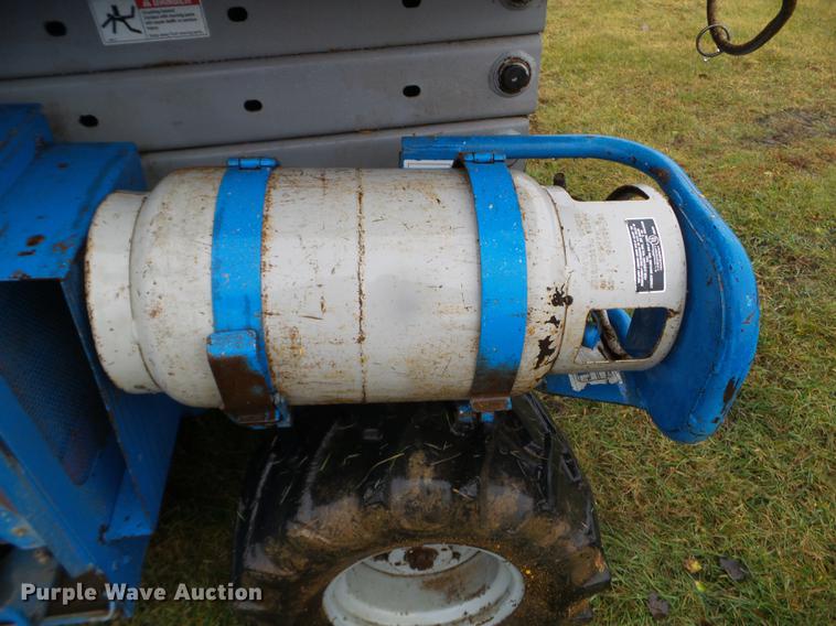 image for item DX9708 2000 Genie GS-3268 scissor lift