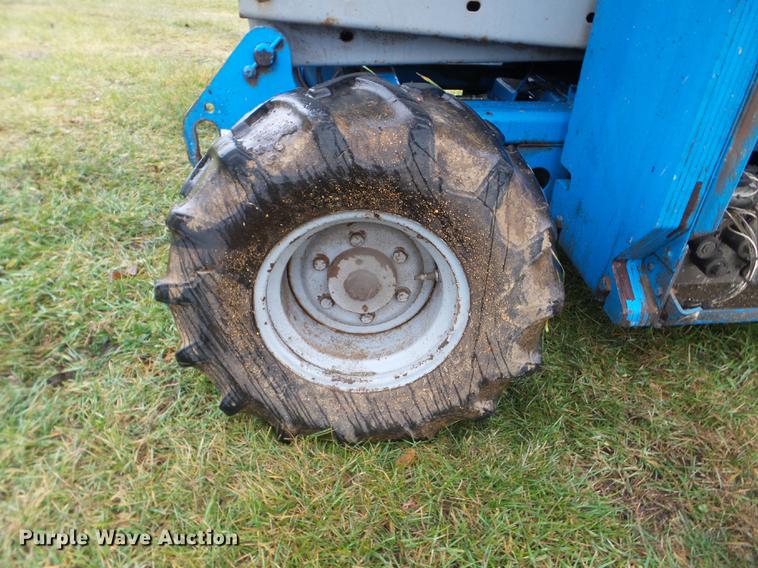 image for item DX9708 2000 Genie GS-3268 scissor lift