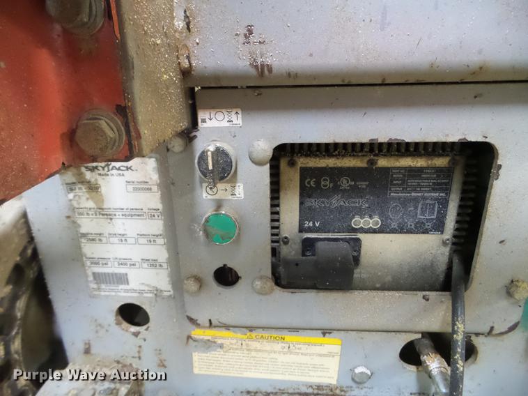 image for item DX9709 Skyjack SJIII 3219 scissor lift