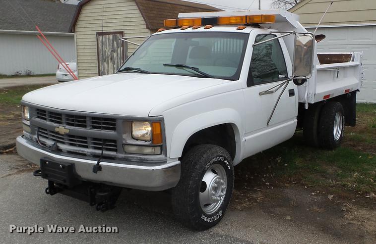 image for item DX9719 1999 Chevrolet K3500 flat dump bed pickup truck