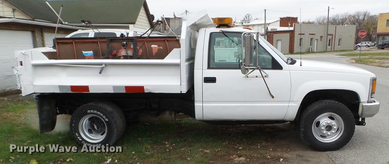 image for item DX9719 1999 Chevrolet K3500 flat dump bed pickup truck