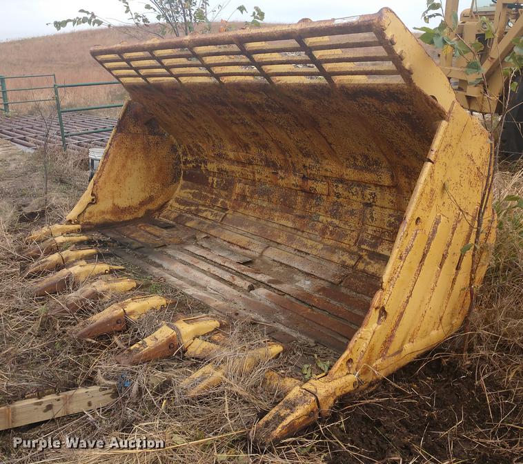 image for item EJ9719 Caterpillar 141"W loader bucket