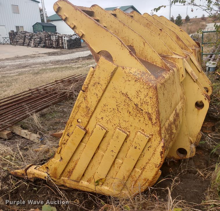 image for item EJ9719 Caterpillar 141"W loader bucket
