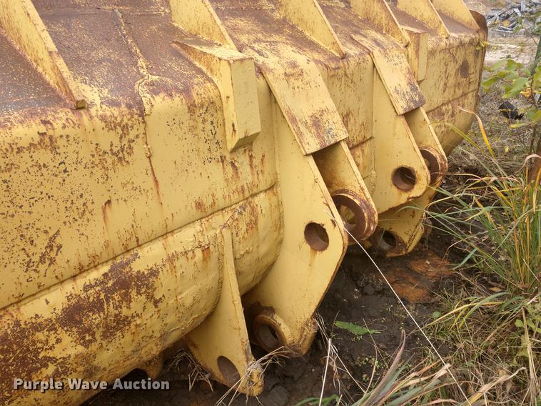 image for item EJ9719 Caterpillar 141"W loader bucket