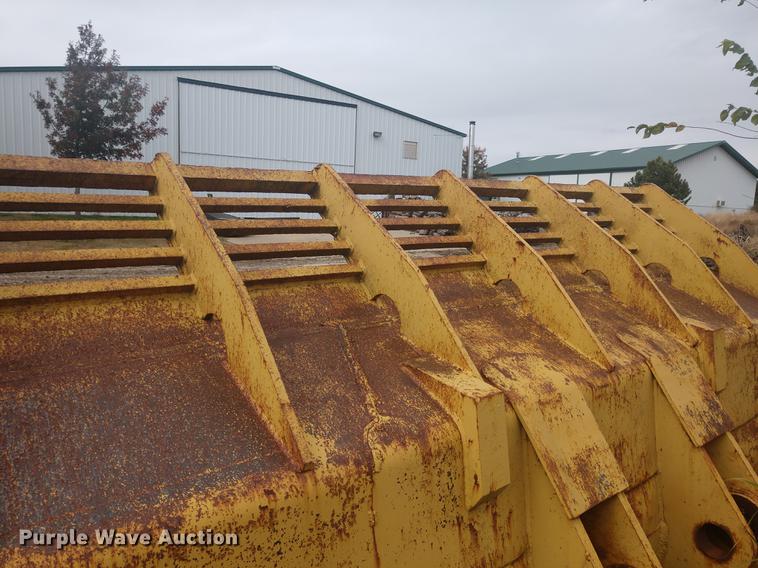 image for item EJ9719 Caterpillar 141"W loader bucket