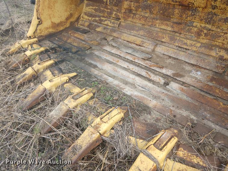 image for item EJ9719 Caterpillar 141"W loader bucket