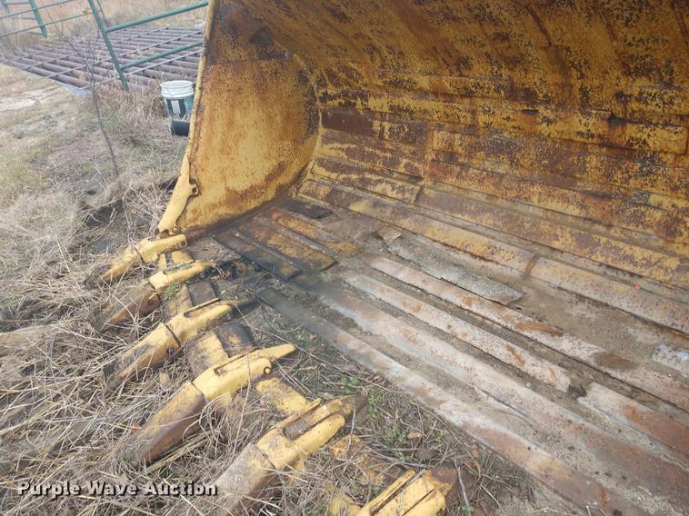 image for item EJ9719 Caterpillar 141"W loader bucket