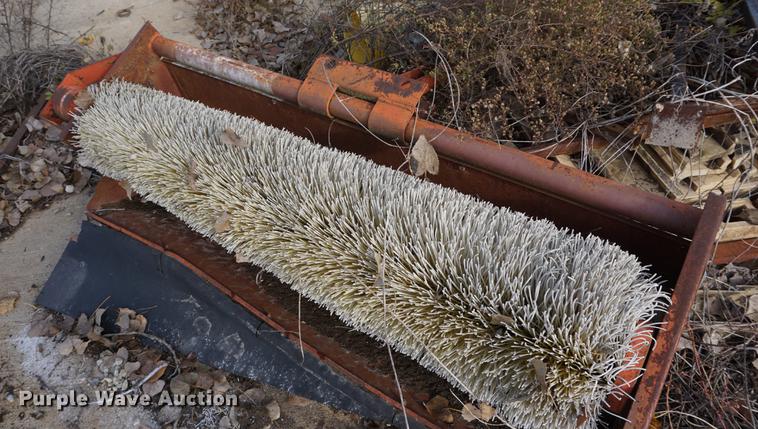 image for item EU9243 Jacobsen skid steer broom