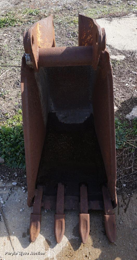 image for item EU9247 Case 18"W backhoe bucket