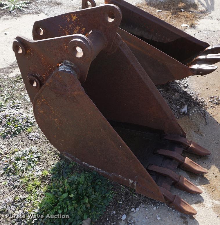 image for item EU9247 Case 18"W backhoe bucket