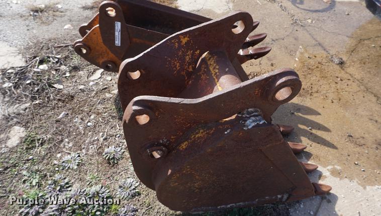 image for item EU9247 Case 18"W backhoe bucket