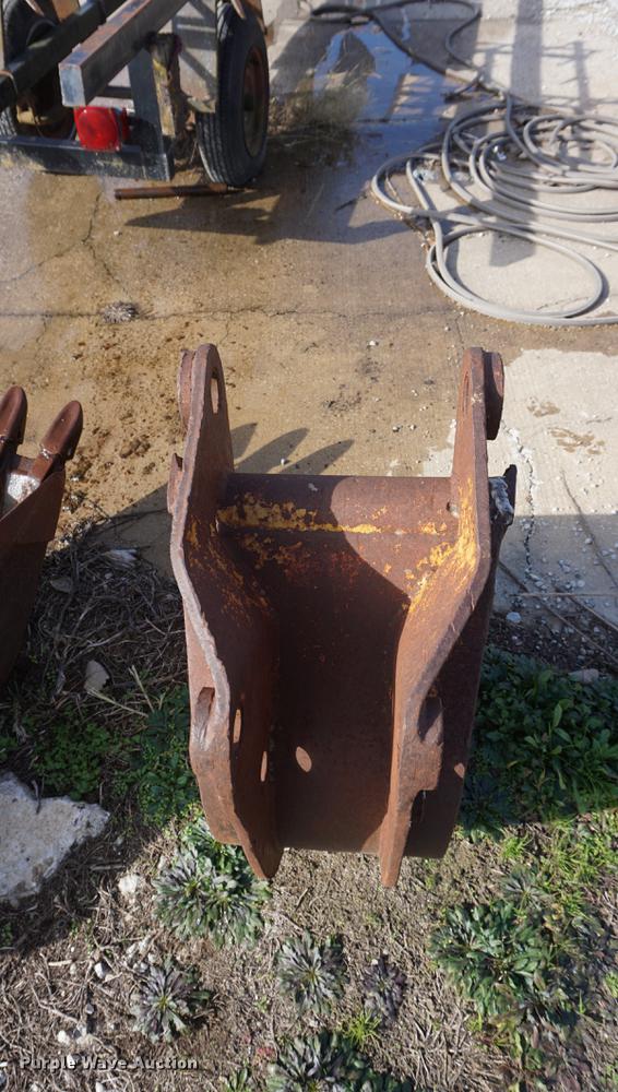 image for item EU9247 Case 18"W backhoe bucket