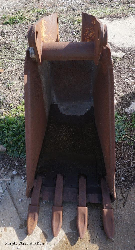 image for item EU9247 Case 18"W backhoe bucket