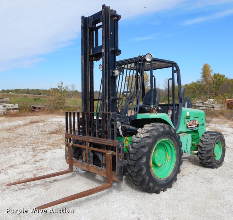 image for item EW9510 2005 JCB 320 forklift