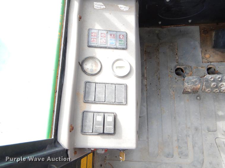 image for item EW9510 2005 JCB 320 forklift