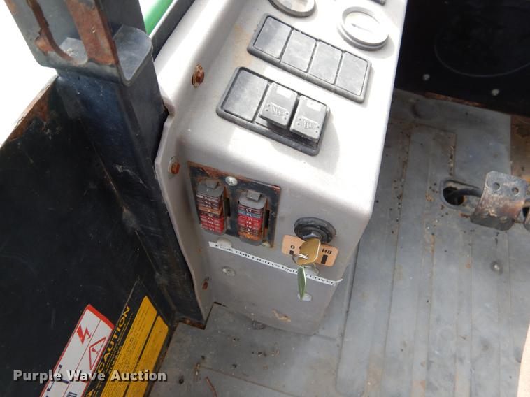 image for item EW9510 2005 JCB 320 forklift