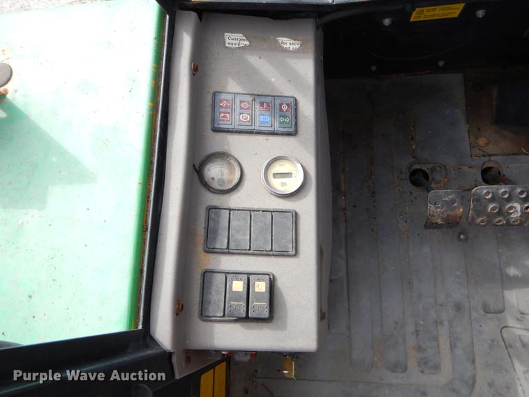 image for item EW9510 2005 JCB 320 forklift