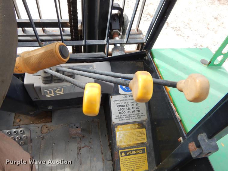 image for item EW9510 2005 JCB 320 forklift