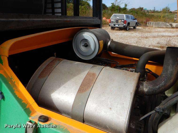 image for item EW9510 2005 JCB 320 forklift