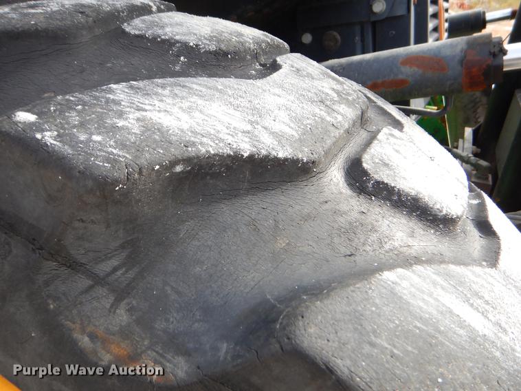 image for item EW9510 2005 JCB 320 forklift