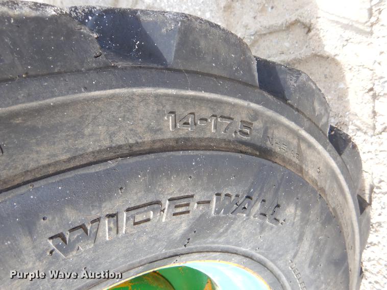 image for item EW9510 2005 JCB 320 forklift