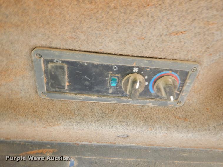 image for item EW9615 New Holland LS190 skid steer