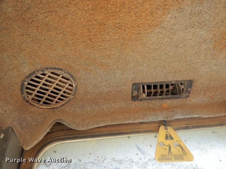 image for item EW9615 New Holland LS190 skid steer