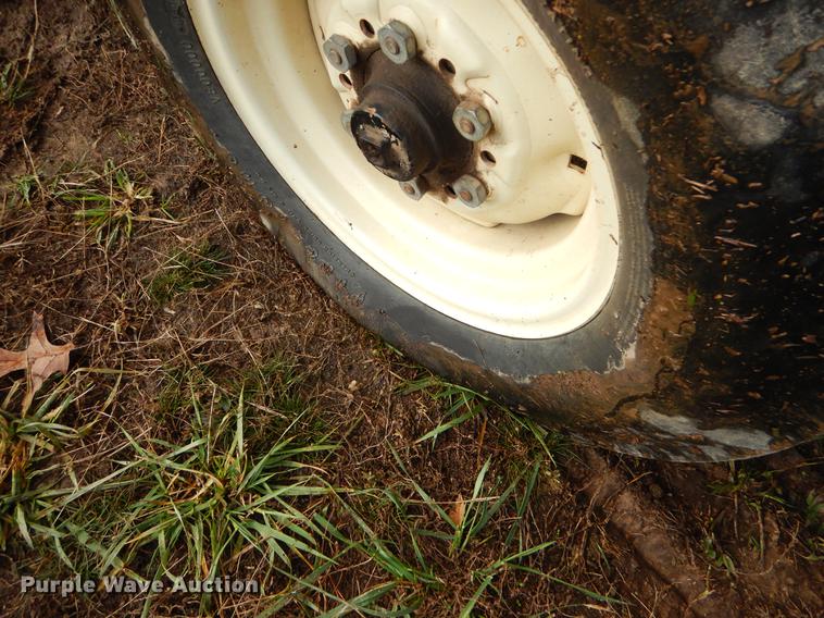 image for item EW9629 Massey Ferguson 4243 tractor