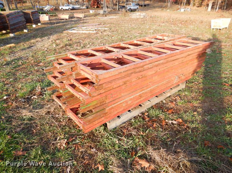 image for item EW9633 Approximately 130 pieces scaffolding