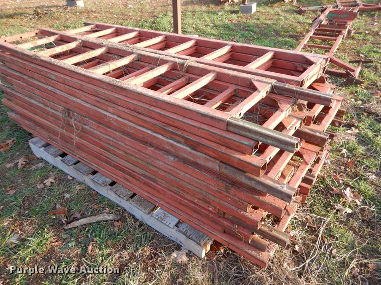 image for item EW9633 Approximately 130 pieces scaffolding