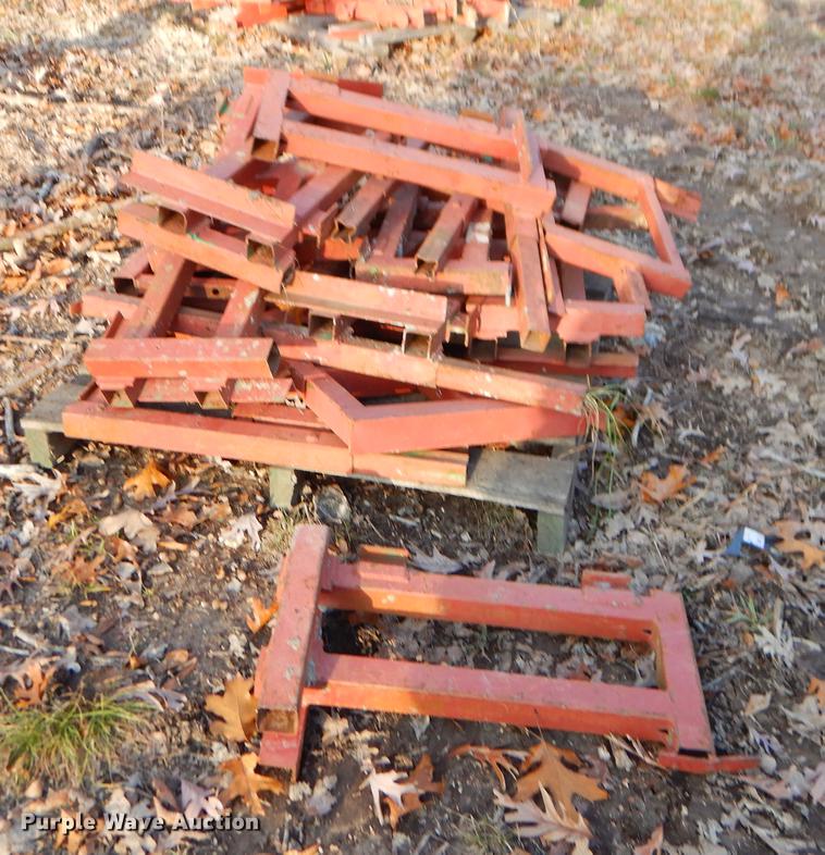 image for item EW9633 Approximately 130 pieces scaffolding