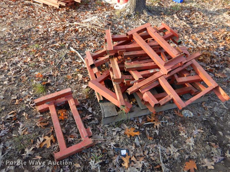 image for item EW9633 Approximately 130 pieces scaffolding