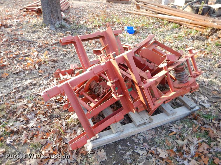 image for item EW9633 Approximately 130 pieces scaffolding