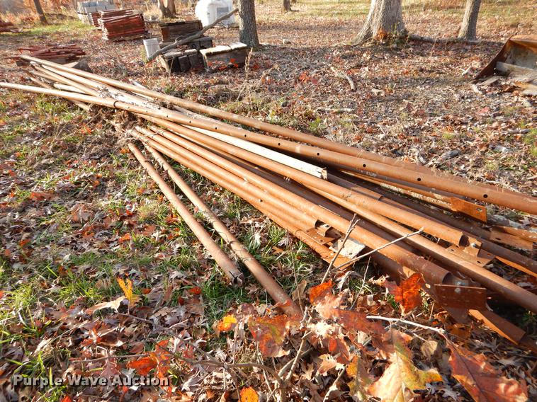 image for item EW9633 Approximately 130 pieces scaffolding